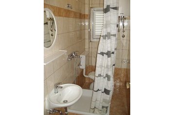 Сімейний пансіонат Lopar 7